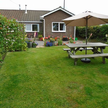 Immaculate 2 Bedroom Bungalow Close To Beaches Pendine Eksteriør billede